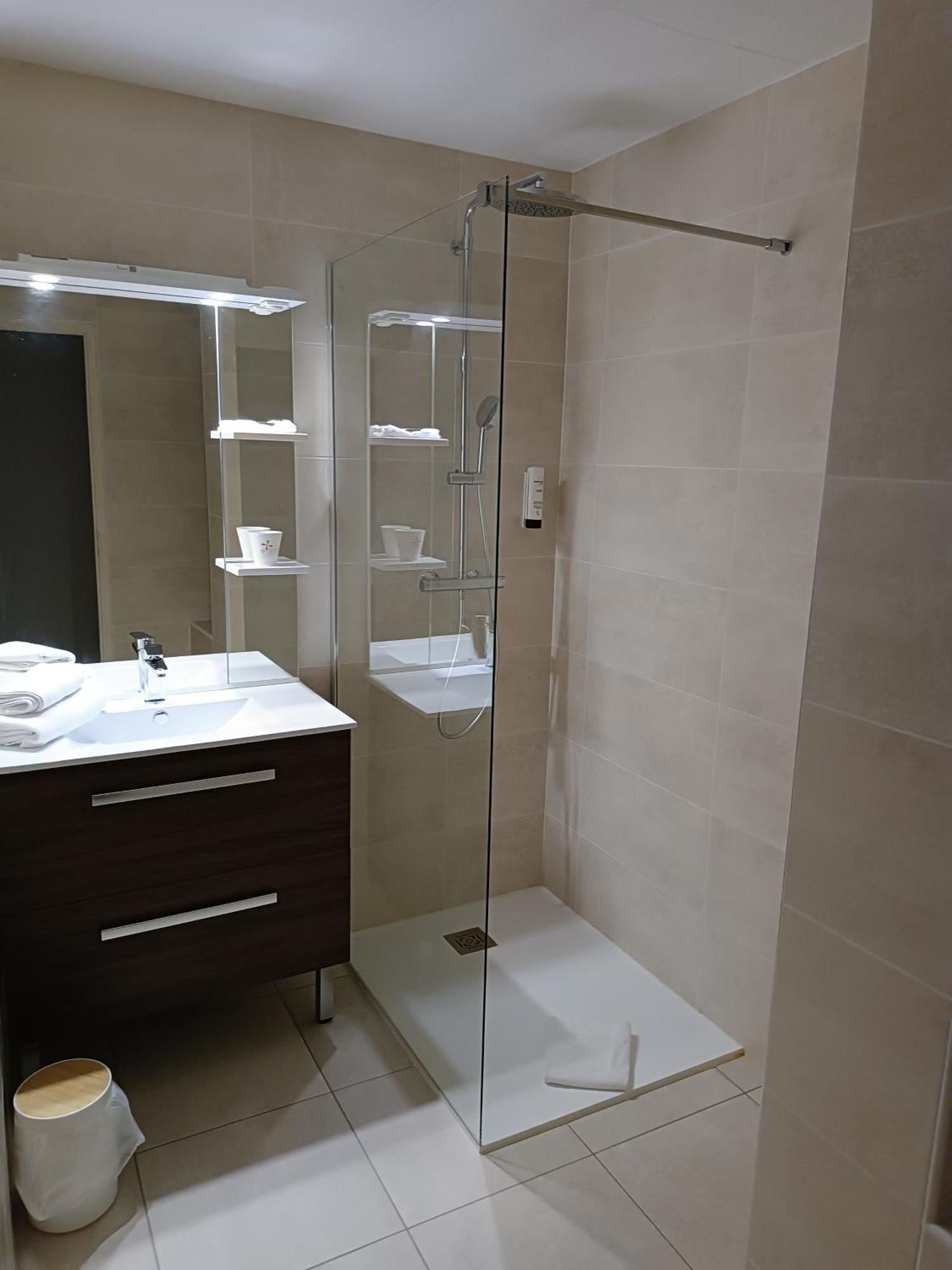 Contact Hotel Limoges - Hotel Des Deux Moulins المظهر الخارجي الصورة