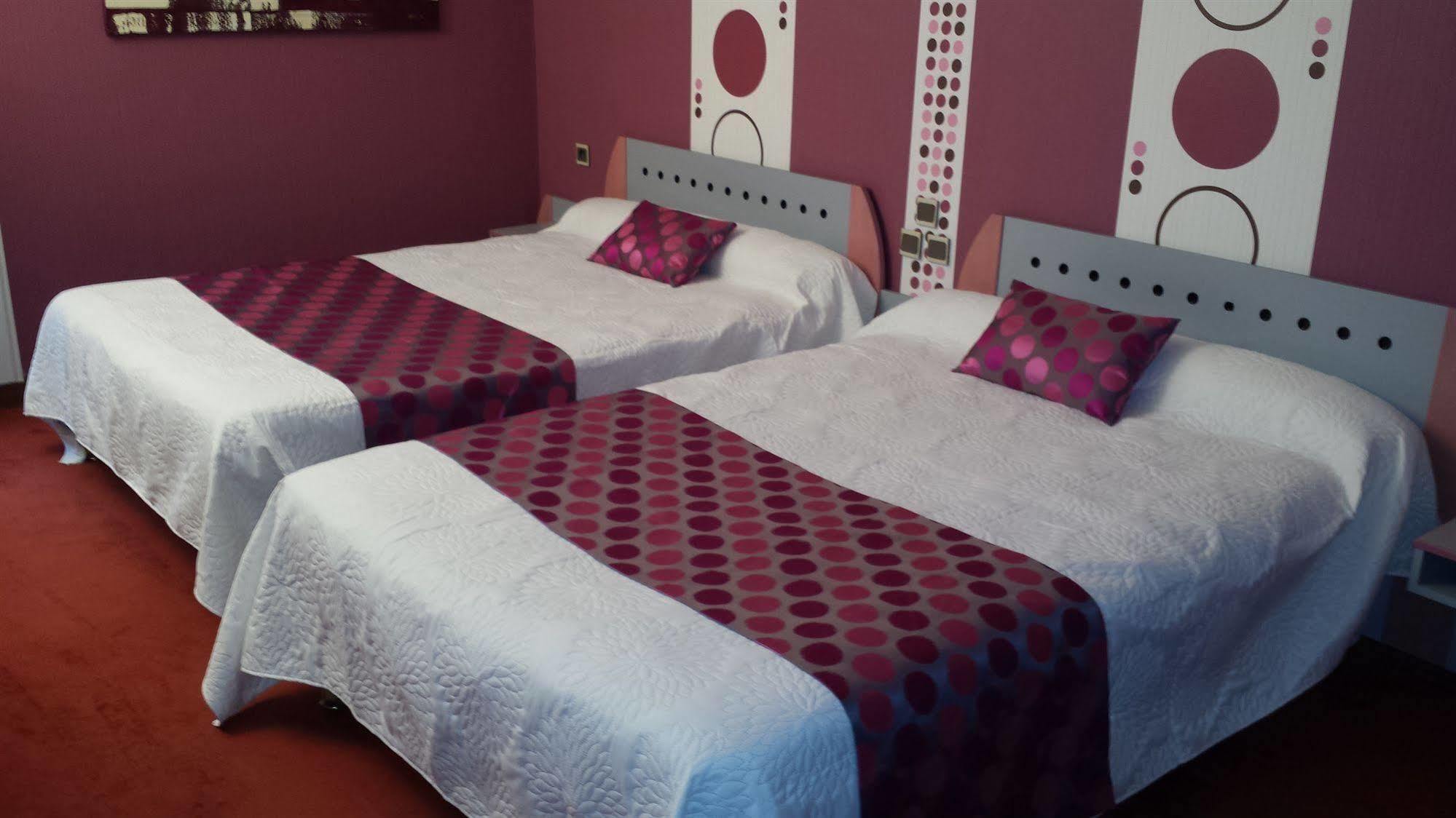 Contact Hotel Limoges - Hotel Des Deux Moulins المظهر الخارجي الصورة
